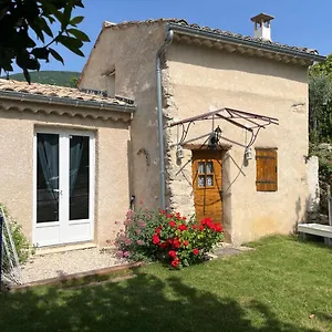 https://cabanon-entoure-de-montagnes-et-doliviers.hotels-rhonealpes.com